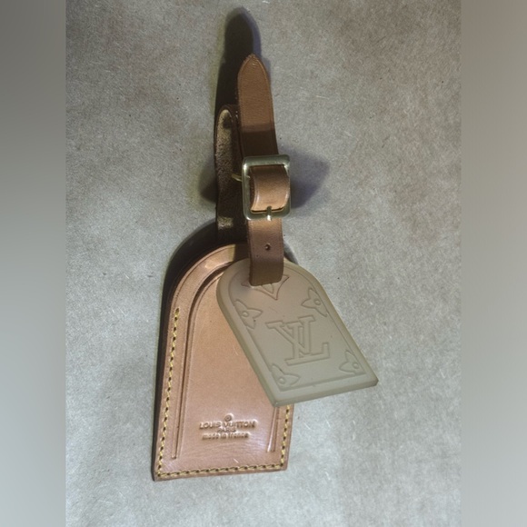 LOUIS VUITTON POIGNET WITH TAG - Picture 3 of 7